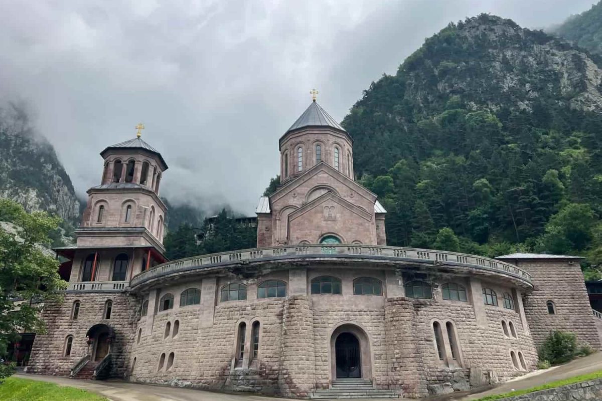 dariali-monastery-