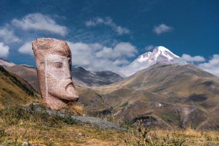 Sno Village — Fortress, Stone Heads and a Quiet Stop near Kazbegi